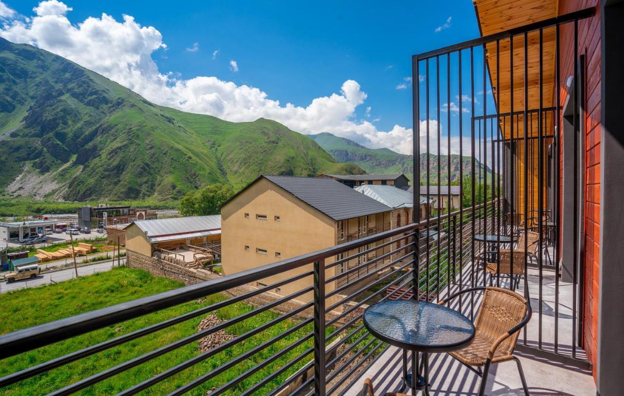 Hotel Darchi Kazbegi Exteriör bild