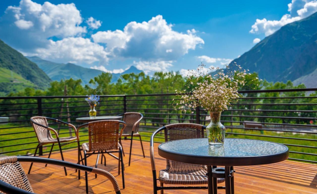 Hotel Darchi Kazbegi Exteriör bild